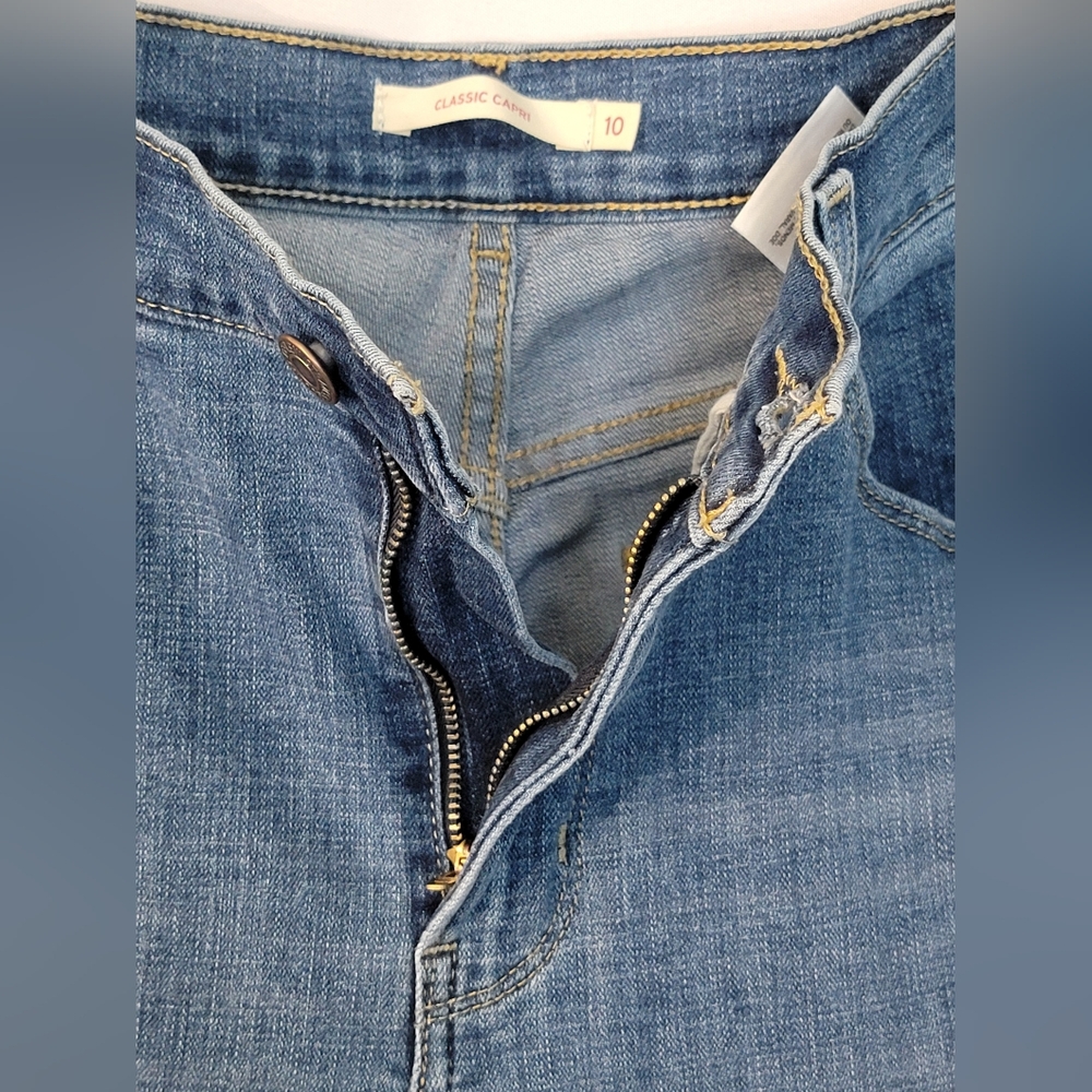 Levi Strauss & CO Classic Capri Jeans Size 10 - Picture 5 of 11